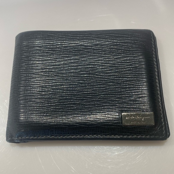 Salvatore Ferragamo black saffiano men’s wallet - Picture 1 of 8
